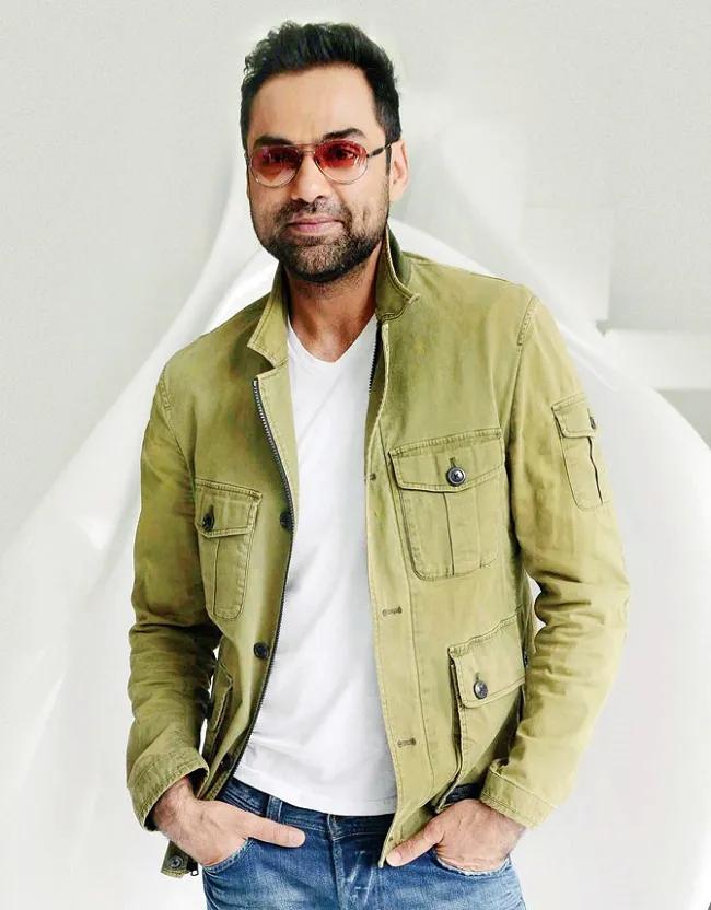 Abhay Deol is known to portray difficult roles with ease. The actor made his Bollywood debut with Imtiaz Ali's Socha Na Tha, but he first attained success in his Bollywood career with Anurag Kashyap's 2009 film Dev D. Abhay Deol portrayed a modern and darker version of Devdas in Dev D and underwent tremendous physical changes to suit the role.