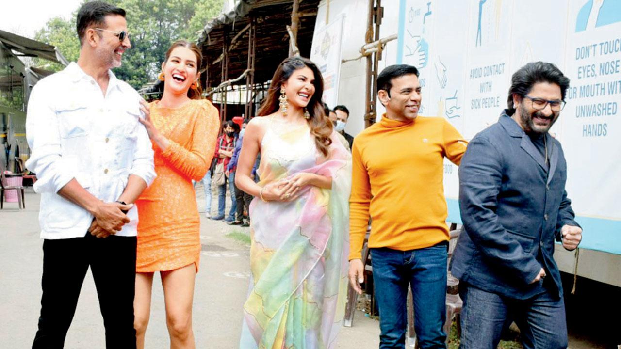 Akshay Kumar, Kriti Sanon, Jacqueline Fernandez, Farhad Samji and Arshad Warsi 