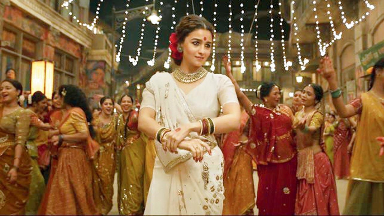 Filmmaker Sanjay Leela Bhansali's latest release 'Gangubai Kathiawadi' has got a roaring response at the box-office as it raked in Rs. 39.12 crore in its opening weekend. Alia Bhatt's film has collected Rs. 57.32 cr in five days. Read the full story here