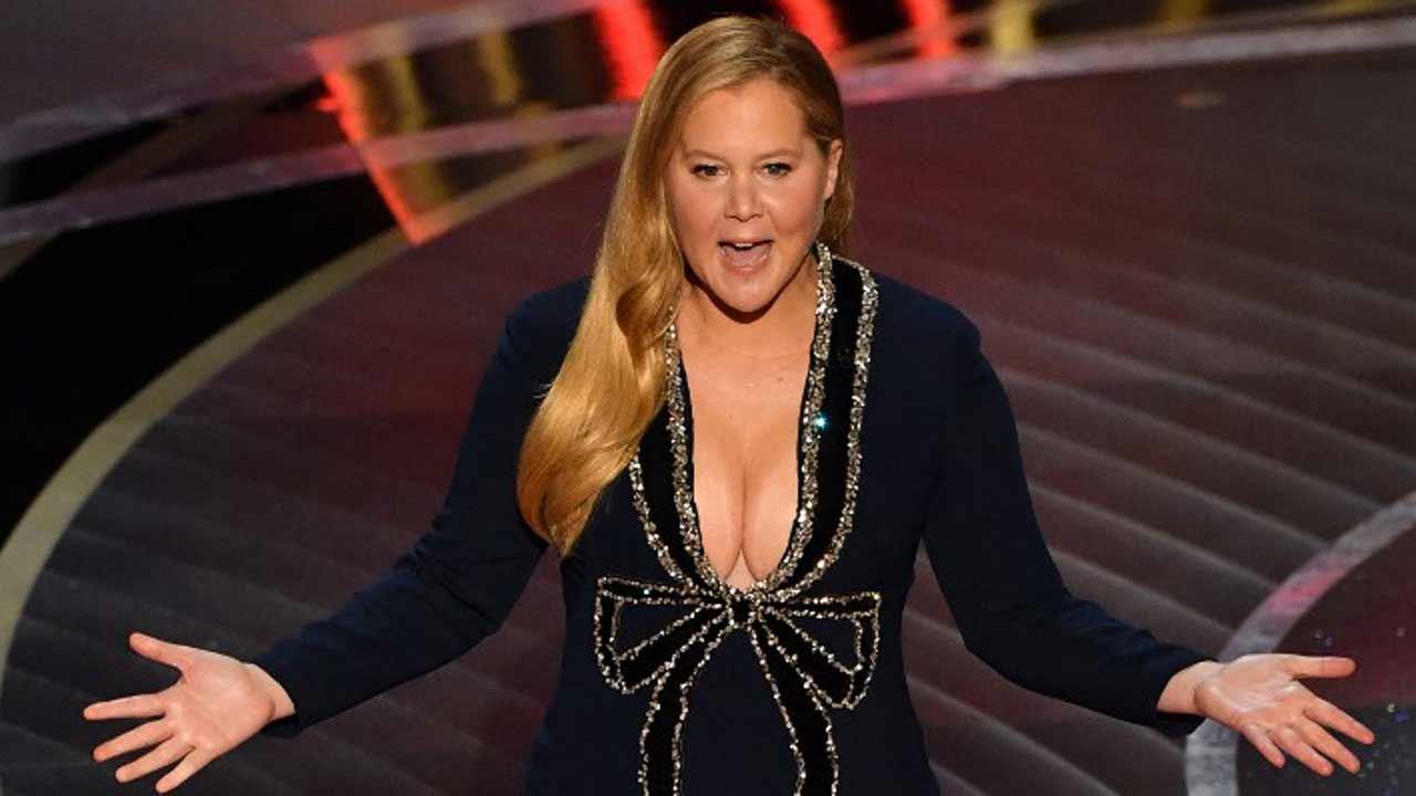 Amy Schumer jokes about Leonardo DiCaprio and his girlfriends' at Oscars