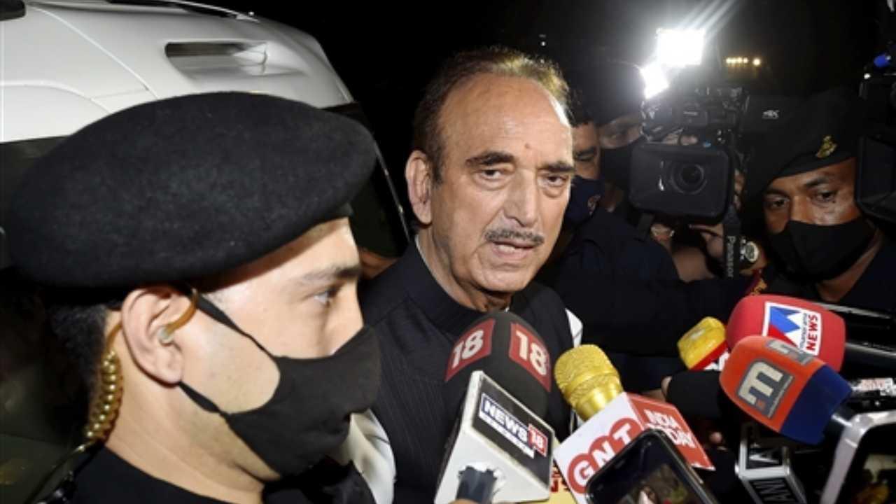 Azad meets Sonia, puts forward suggestions to strengthen Congress