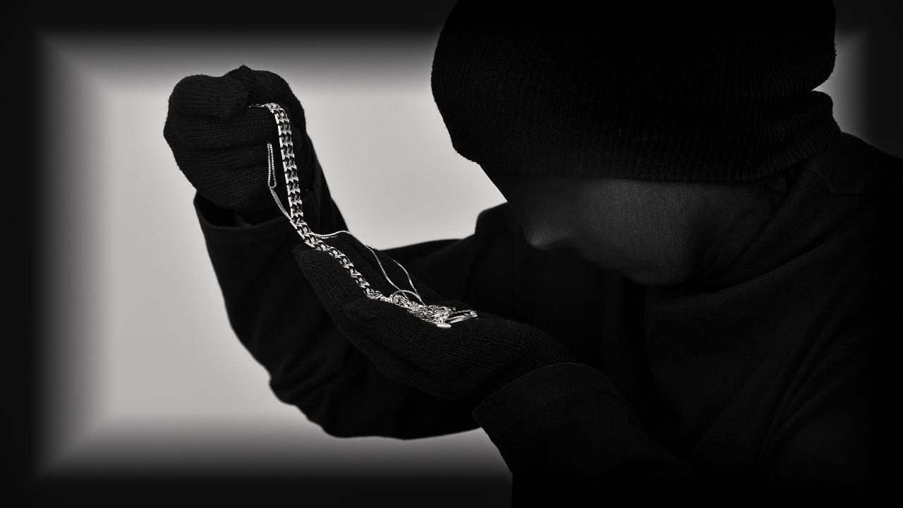 Bike-borne miscreant snatches 30-year-old man's gold chain near Link Road, case filed