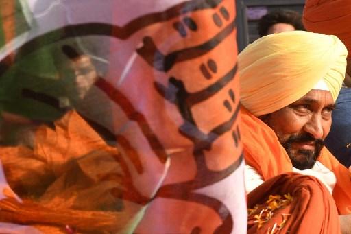 Punjab Chief Minister Charanjit Singh Channi was defeated by AAP's first-timer and an eye surgeon from Bhadaur and Chamkaur Sahib seats, respectively. Bhadaur AAP candidate Labh Singh Ugoke defeated Channi by a comprehensive margin of 37,558 votes. Dr Charanjit Singh, an eye surgeon, trounced Channi by a margin of 7,942 votes from Chamkaur Sahib. Channi represented Chamkaur Sahib thrice. Pic/ AFP