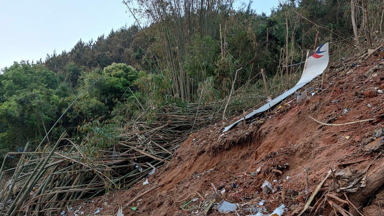 No news of survivors in China's plane crash; rescue efforts continue