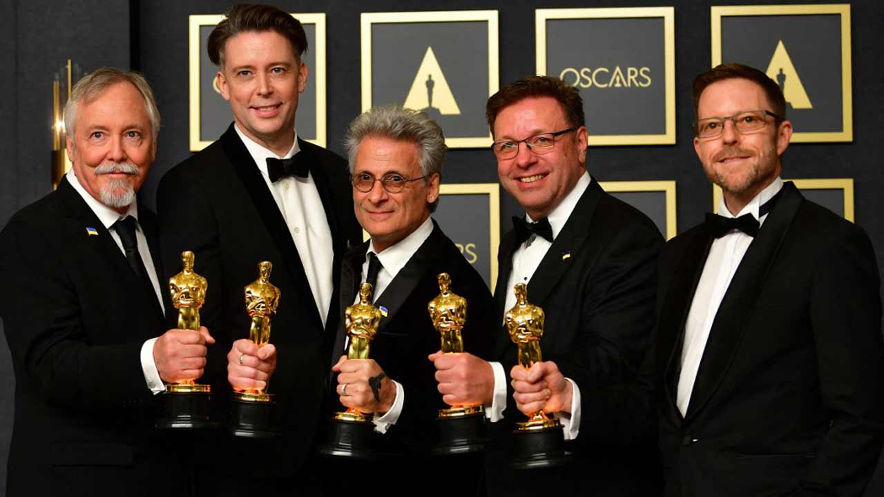 'Dune' bags Best Visual Effects honour
Filmmaker Denis Villeneuve's 'Dune' continued its winning streak at the 94th Academy Awards as it bagged the honours for Best Cinematography and Visual Effects. While Greig Fraser won in the cinematography category, Paul Lambert, Tristan Myles, Brian Connor and Gerd Nefzer received the award for VFX. The film had earned a total of 10 nominations at the 2022 Oscars out of which it won in six categories. Before the broadcast of the main ceremony, 'Dune' had bagged four Oscars for Best Film Editing, Best Score, Best Sound, and Best Production Design. Read the full story here.