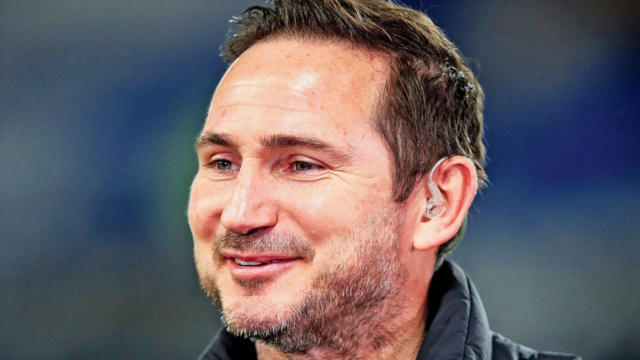 Everton’s Lampard breaks hand while celebrating win