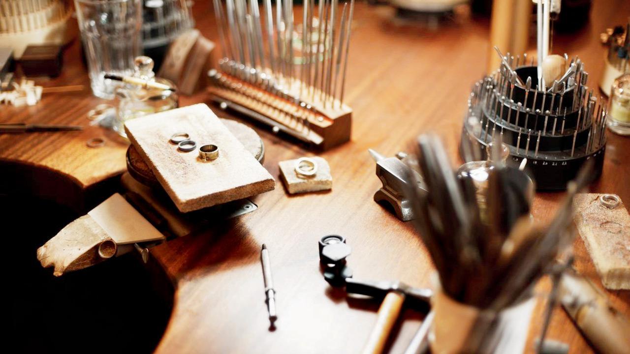 Gold workshop owner, 2 staffers held over cross-complaints