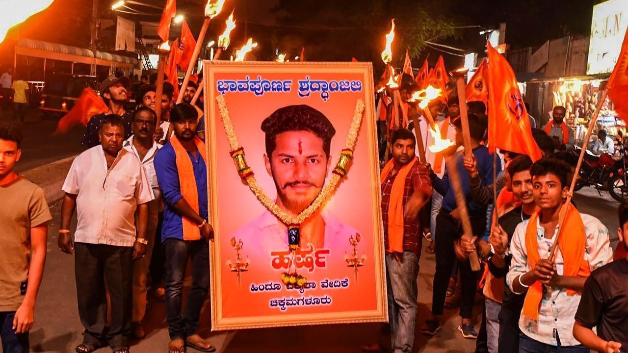 Bajrang Dal activist murder case: Karnataka CID to probe 'celebratory' posts Members of various pro-hindu organisations stage a protest march over the alleged murder of Bajrang Dal activist Harsha in Shivamogga. Pic/PTI