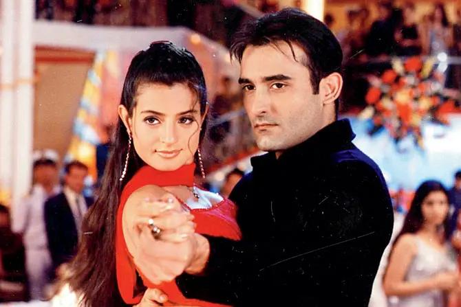 Akshaye Khanna's performance in the 2007 film Gandhi, My Father earned him critical acclaim.
Pictured: Akshaye Khanna with Ameesha Patel in Humraaz.