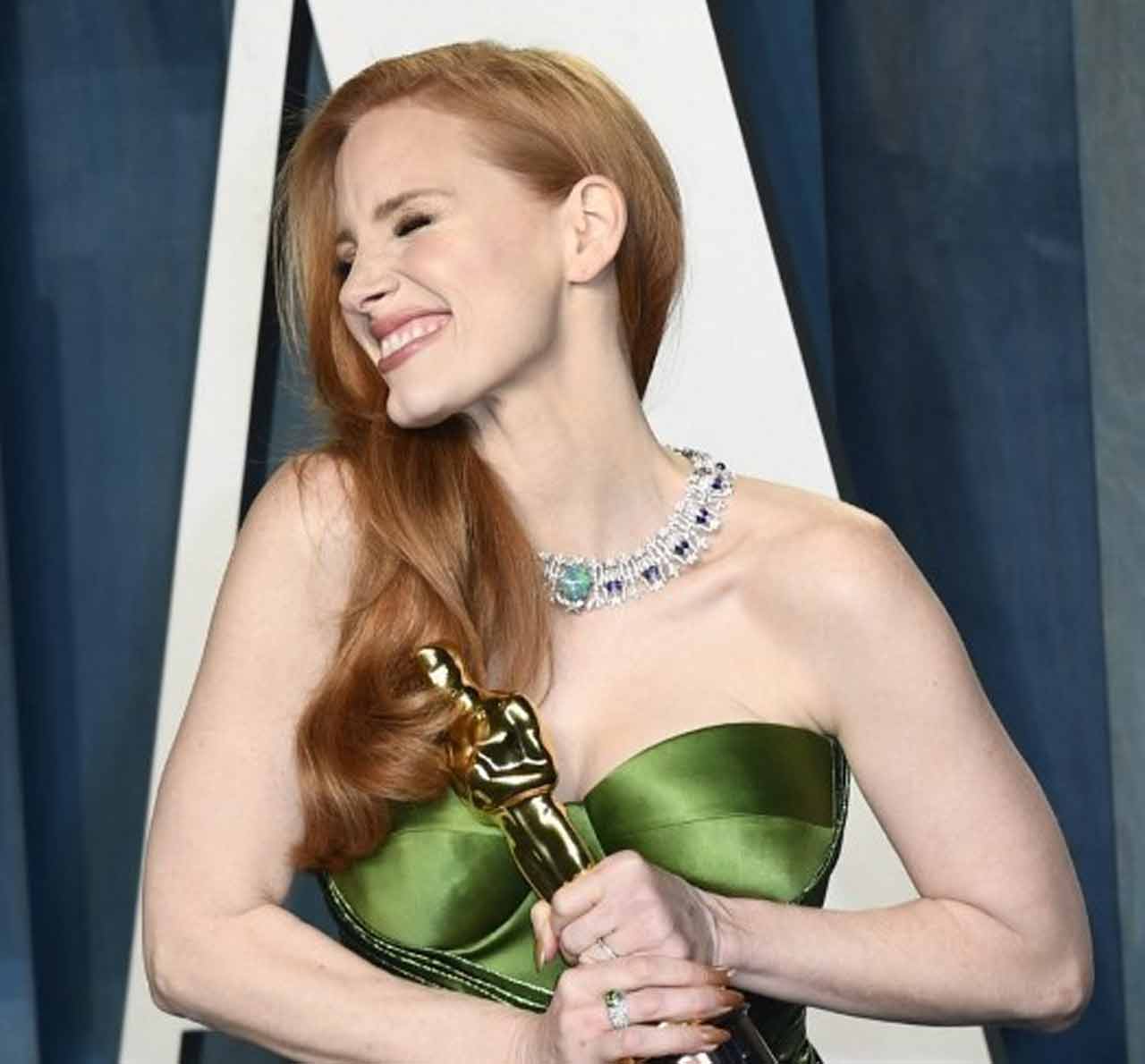 Jessica Chastain won the best actress Oscar for 'The Eyes of Tammy Faye'. She was smilng from ear-to-ear as she posed with her trophy at the Oscars after-party. Chastain, who won the honour for Best Actress in a Leading Role for her work in biographical drama, 'The Eyes of Tammy Faye' at the 94th Academy Awards, shared that in difficult times like the one which the entire world is going through, she feels inspired by her character's radical acts of love.