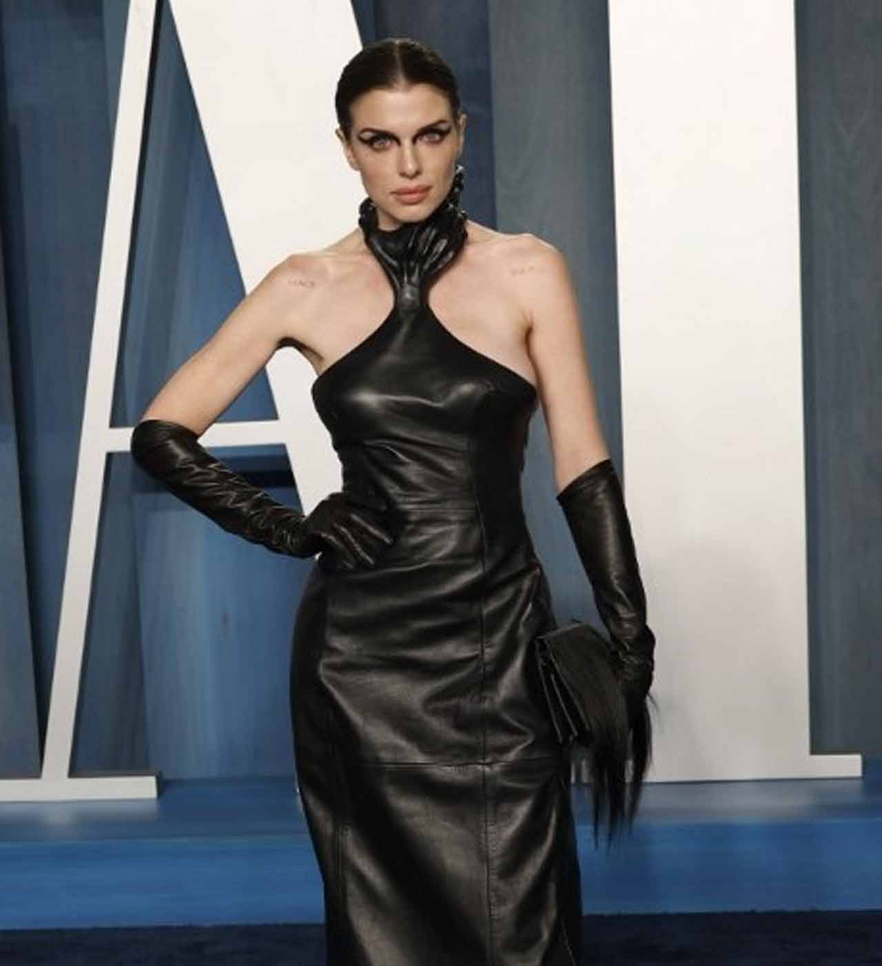 Julia Fox attended the 2022 Vanity Fair Oscar Party hosted by Radhika Jones at Wallis Annenberg Center for the Performing Arts on March 27, 2022 in Beverly Hills, California. 