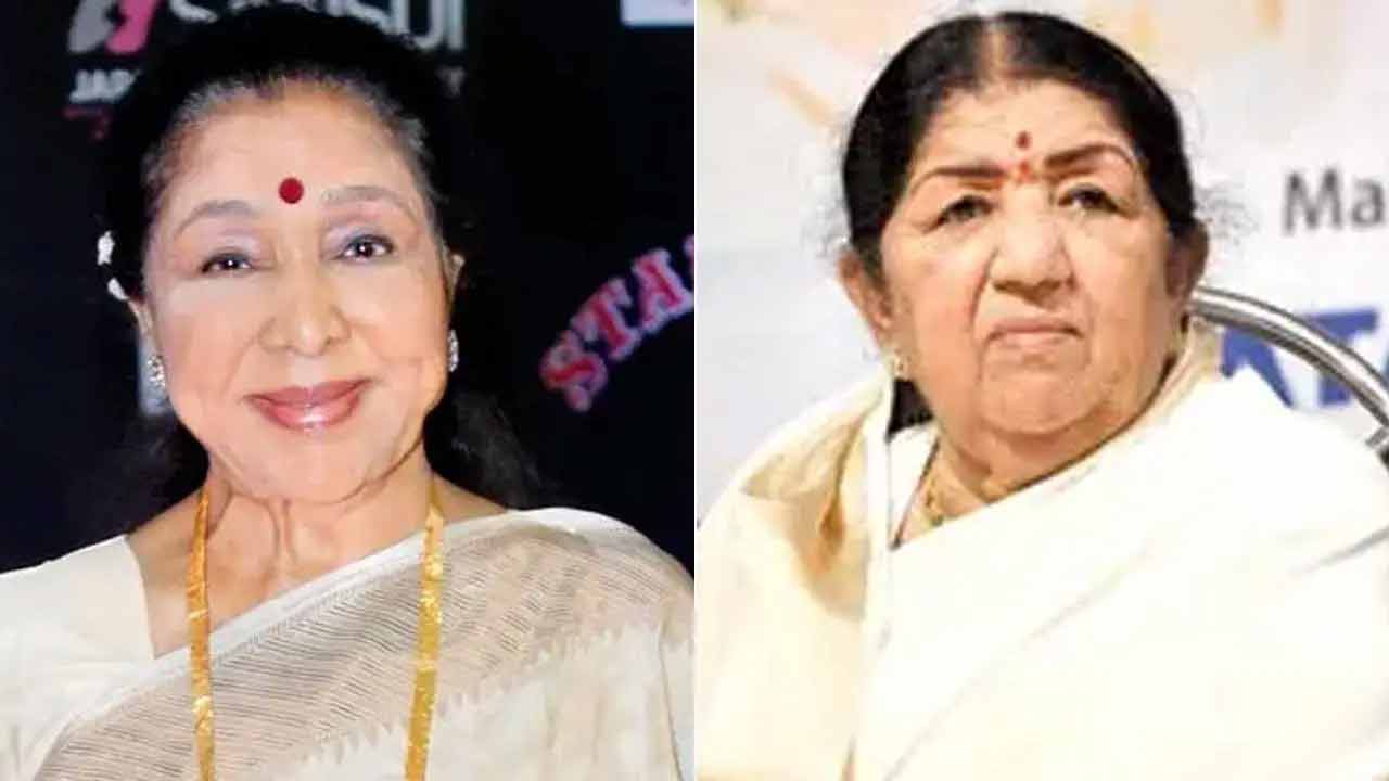 Legendary singer Asha Bhosle became emotional during the photo installation ceremony of her late sister and India's nightingale Lata Mangeshkar at Deenanath Mangeshkar Natyamandir Hall in Mumbai. While speaking to the media, Asha, with tears in her eyes, recalled, 
