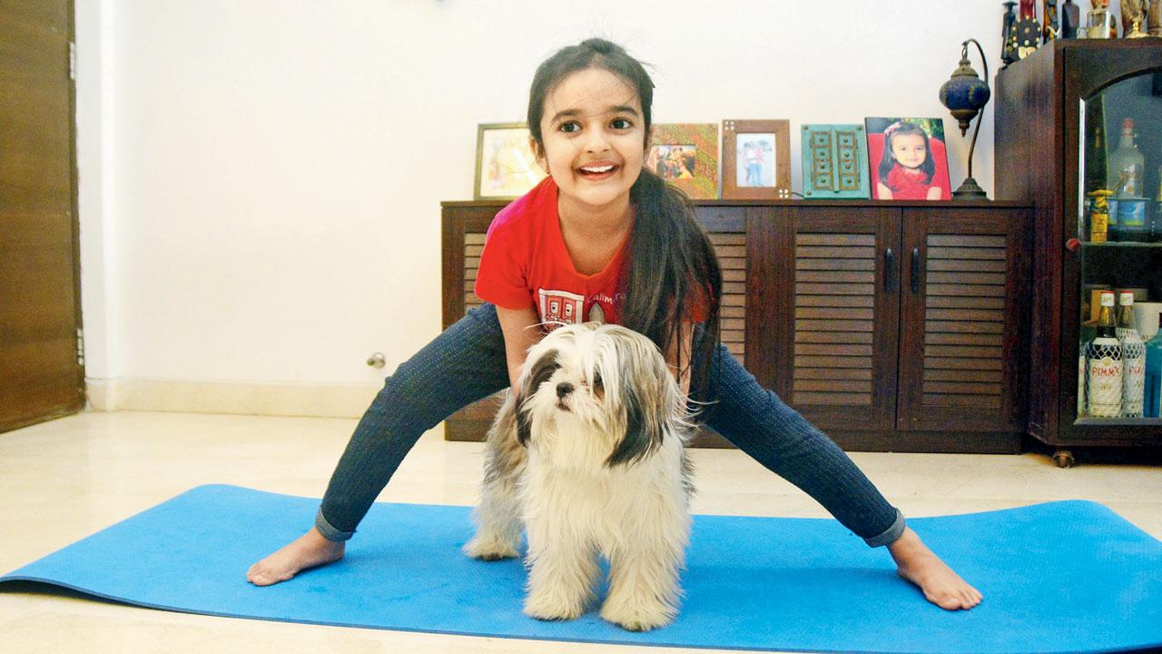 Author Richa S Mukherjee’s daughter Anika, 8, has started exercising for the last three weeks. Anika had developed a paunch during the pandemic. Instead of making her conscious, her mum sat her down and gently explained the consequences of not taking care of her physical self. Pics/Sameer Markande