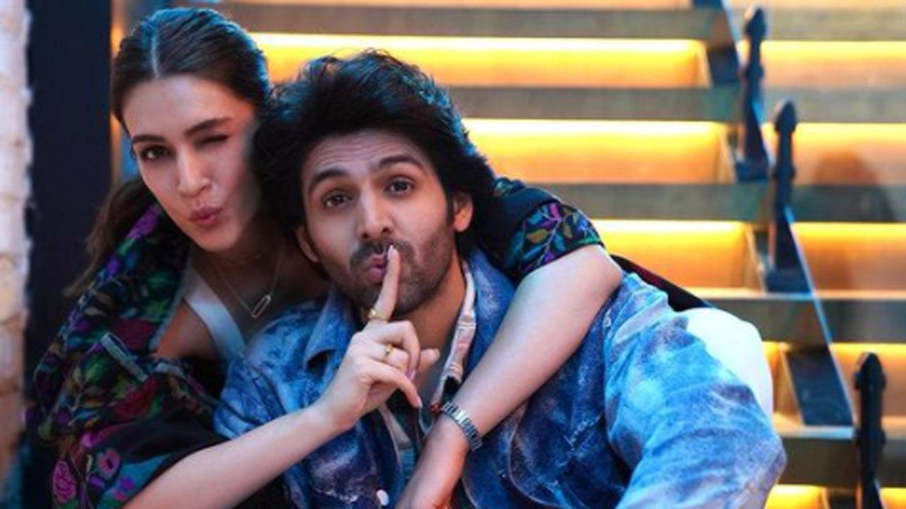 Kriti Sanon and Kartik Aaryan celebrate 3 years of Luka Chuppi on Shehzada sets