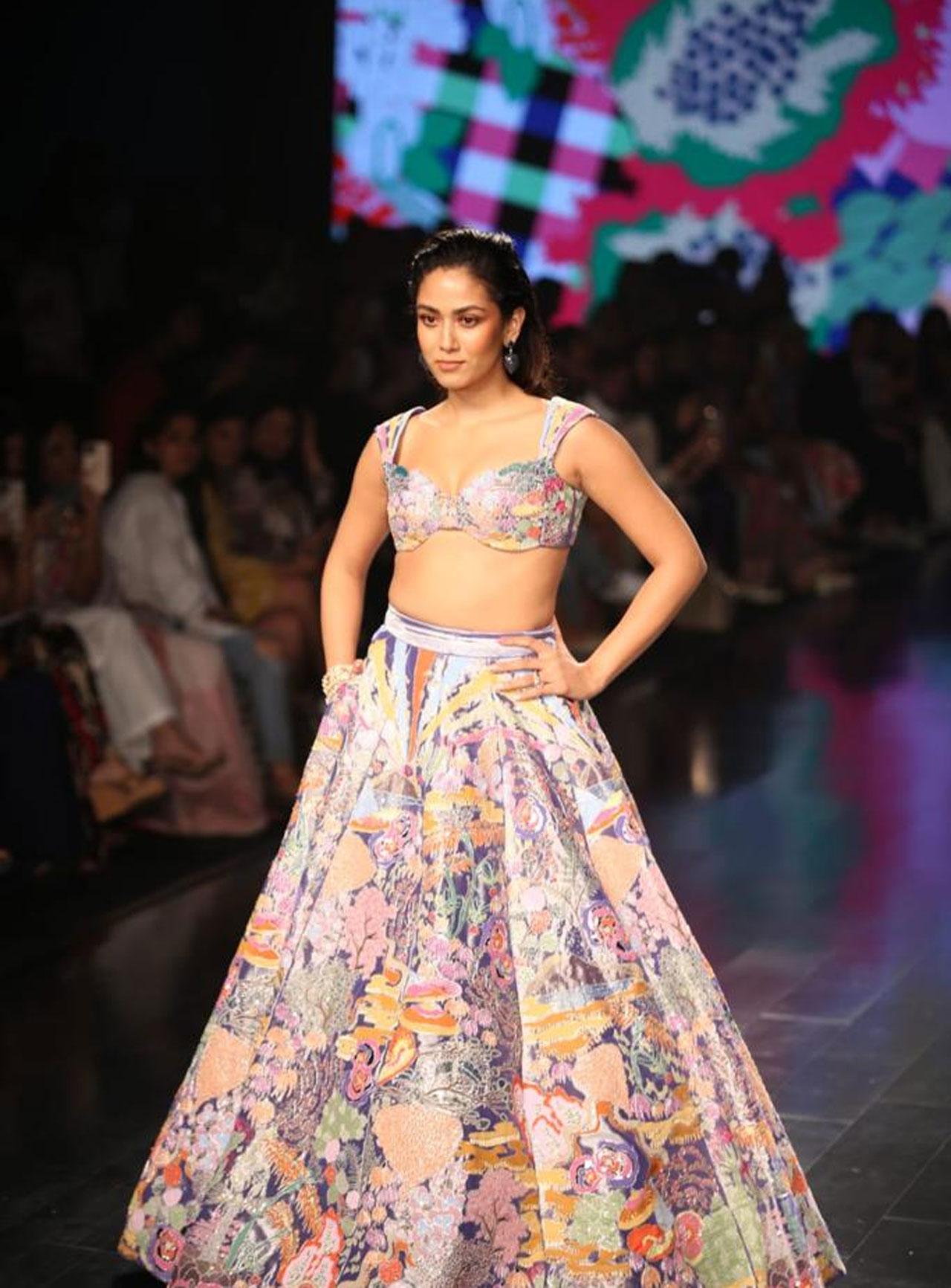 Who better than Influencer Mira Rajput to talk about the difference between Delhi and Mumbai fashion. 
