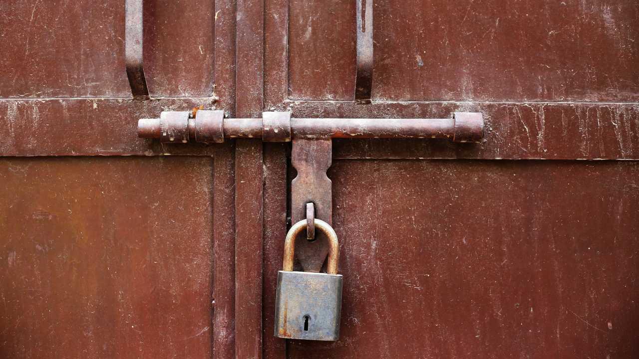 Thane: Refused ‘protection money’, man locks up Railway workers, demands Rs 10L for release