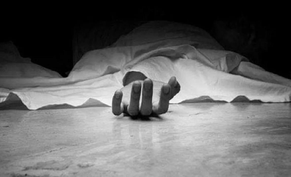 Elderly man on hunger strike outside collector's office in Dhule dies; kin allege apathy by officials