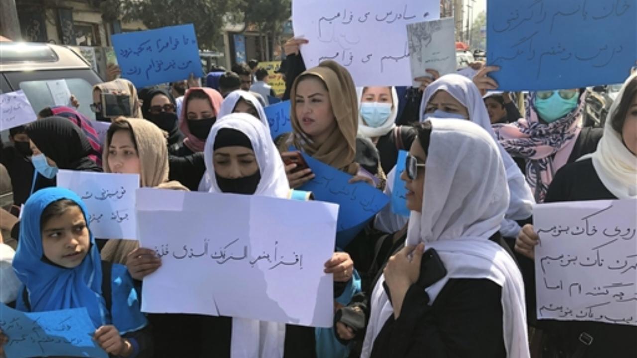 Officials: Taliban blocked unaccompanied women from flights