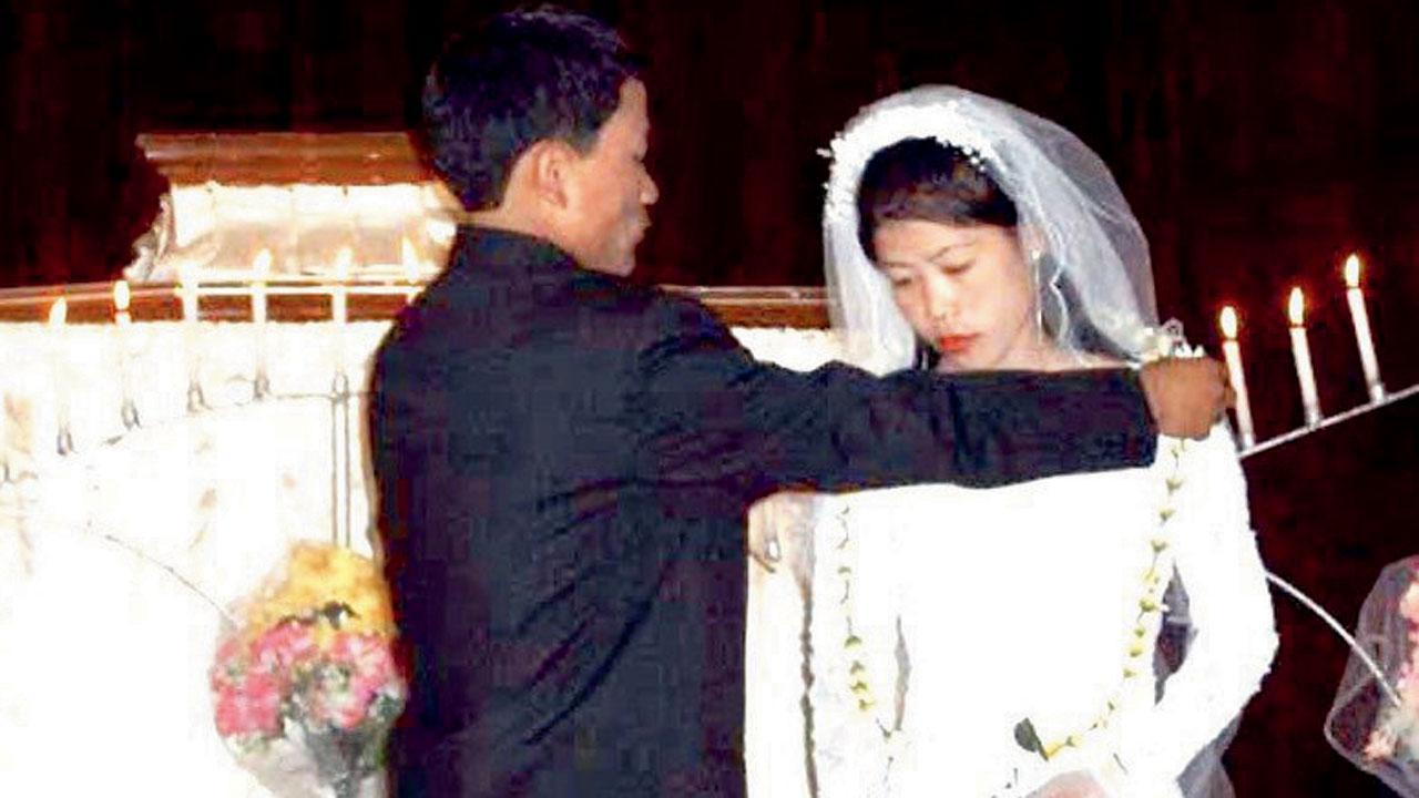 MC Mary Kom celebrates 17th wedding anniversary with husband Onler; shares throwback photo