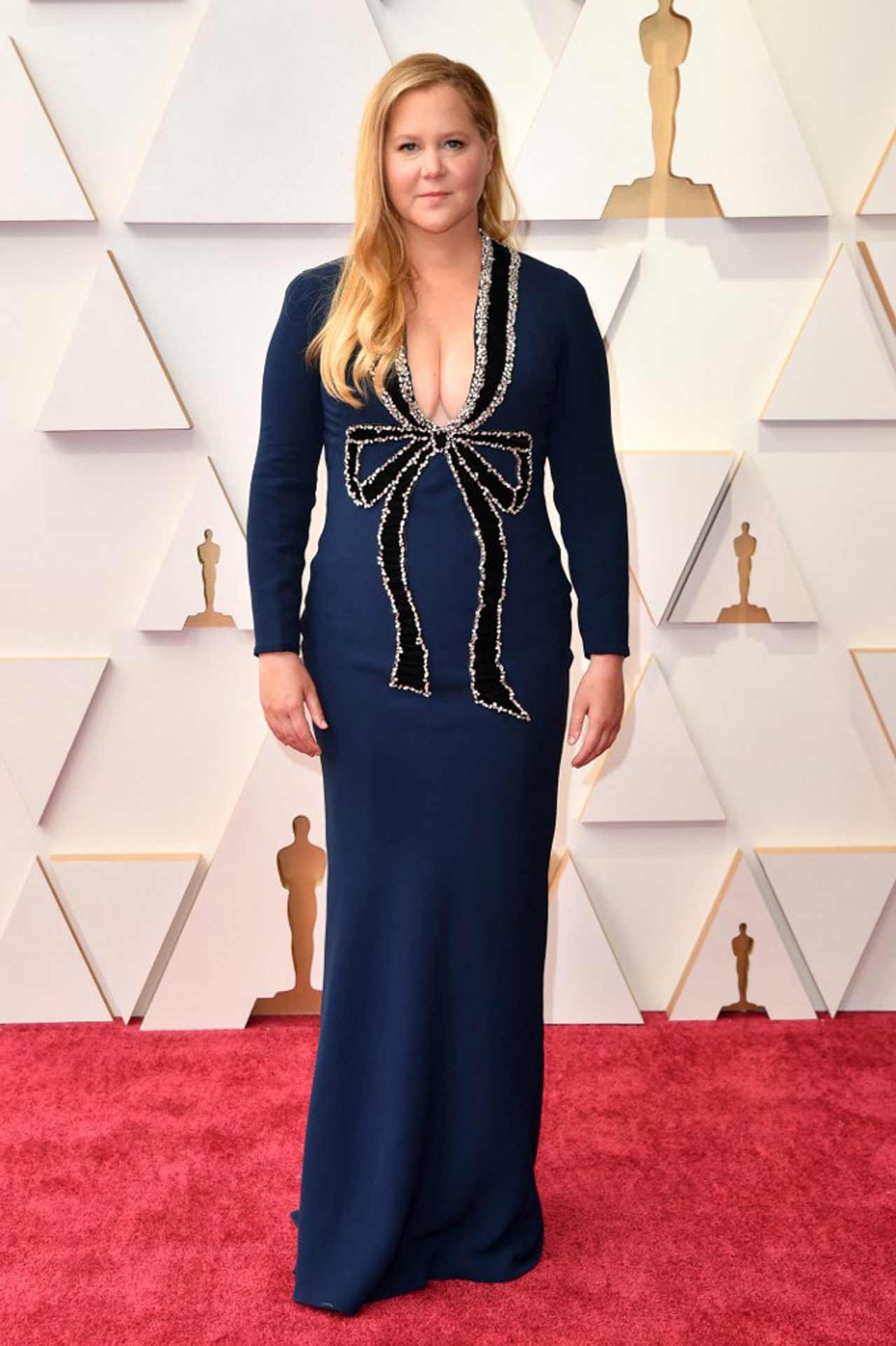 A sequined ribbon trim highlighted Oscar host Amy Schumer's midnight blue dress.