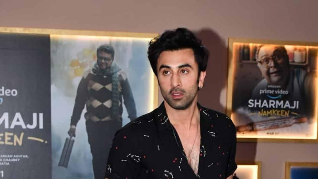 Ranbir Kapoor can't stop staring at the dessert counter as he arrives for 'Sharmaji Namkeen' promotions