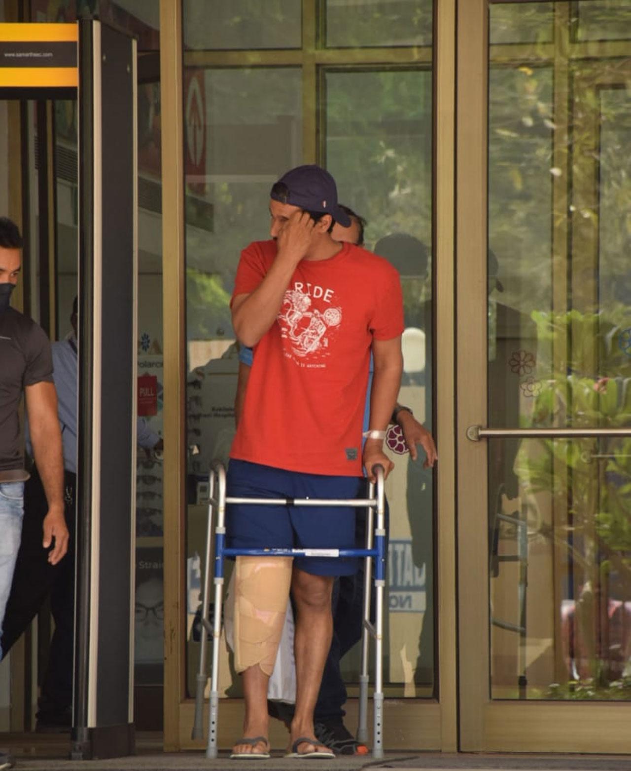 Randeep Hooda, earlier today, was discharged from Kokilaben hospital post his knee surgery. He was spotted outside where he was waiting for his car. He was seen sporting a casual red T-shrit and a pair of shorts. 