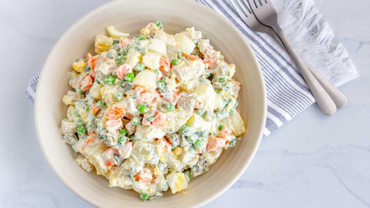 Kerala cafe removes Russian salad from menu in protest; netizens say 'does it make a difference?'
