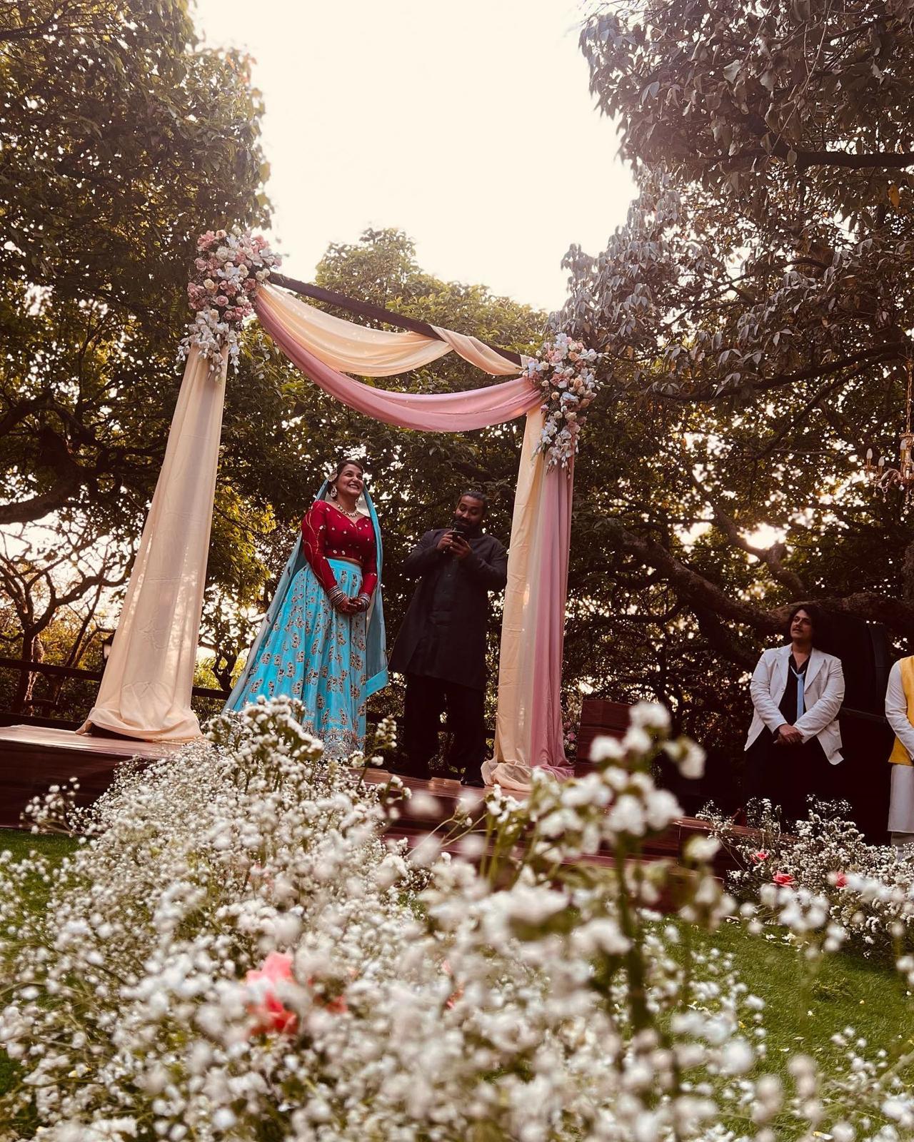 Sanah Kapur wore a colour coordinated lehenga choli. Her choli was red coloured while the lehenga and bridal veil were of pastel blue colour. On the other hand, Mayank Pahwa wore a black indo-western.