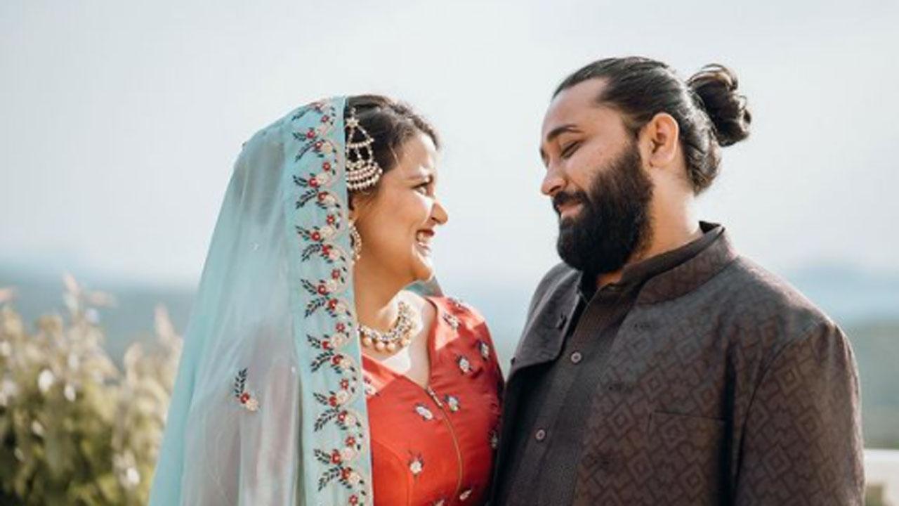 Sanah Kapur shares first wedding pictures with Mayank Pahwa, fans congratulate the couple