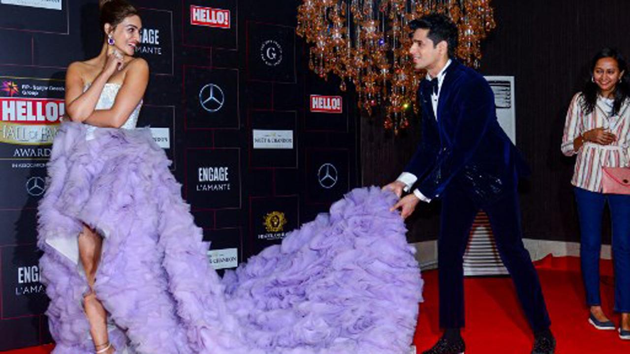 Sidharth Malhotra wins hearts by holding Kriti Sanon's dress at awards night, fans call him 'gentleman'