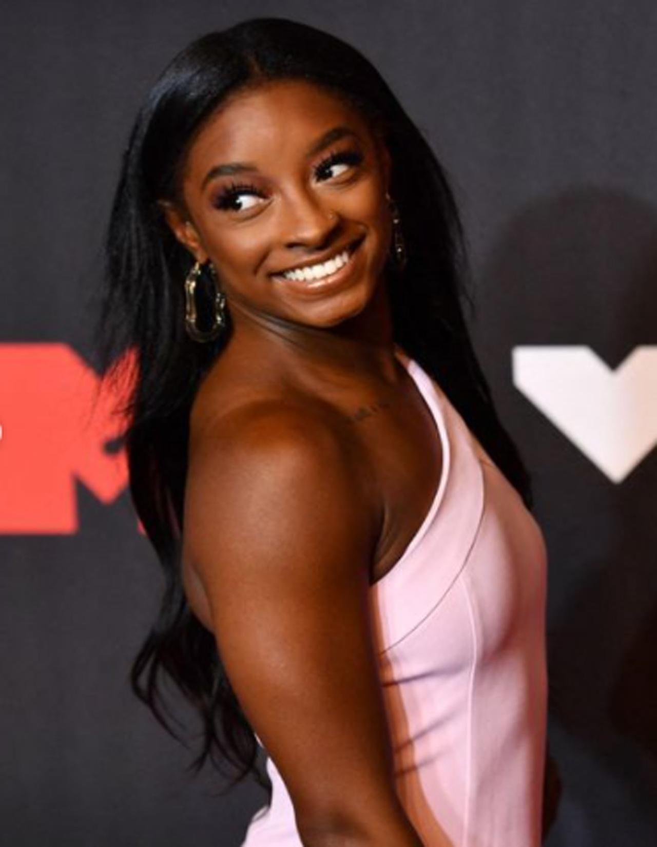 Simone Biles is a 5-time all-round World Champion (2013–2015, 2018–19), a 5-time World floor exercise champion (2013–2015, 2018–19), a 3-time World balance beam champion (2014–15, 2019), two-time World vault champion (2018–19), and a 6-time United States national all-around champion (2013–2016, 2018–19).