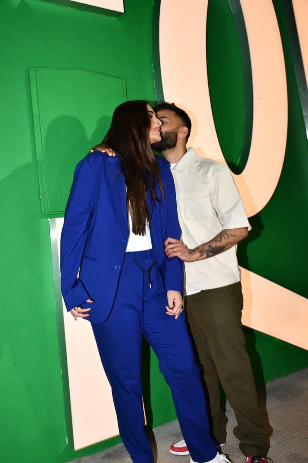 Sonam Kapoor accessorized her look with an initials necklace and stud earrings. The store launch was also attended by Anil Kapoor, Harsh Varrdhan Kapoor, and Anshula Kapoor.