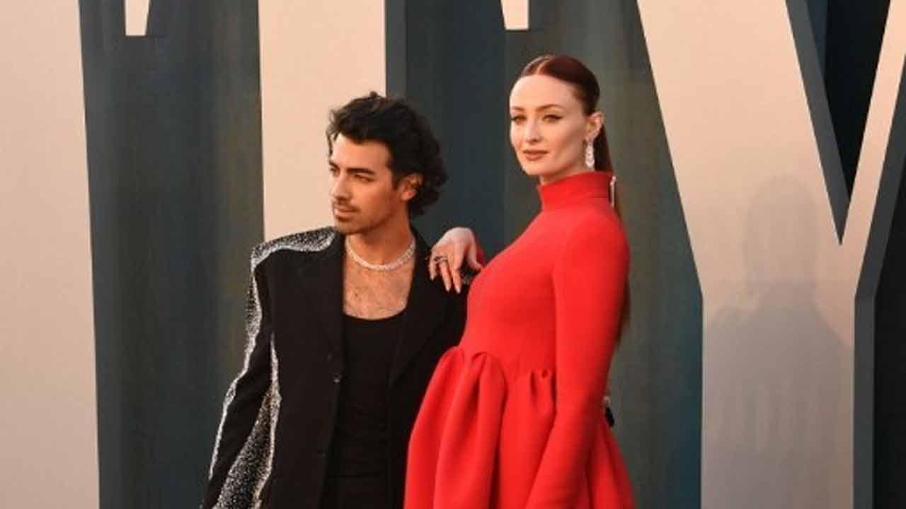 Sophie Turner flaunts baby bump while attending 2022 Oscars after-party ...