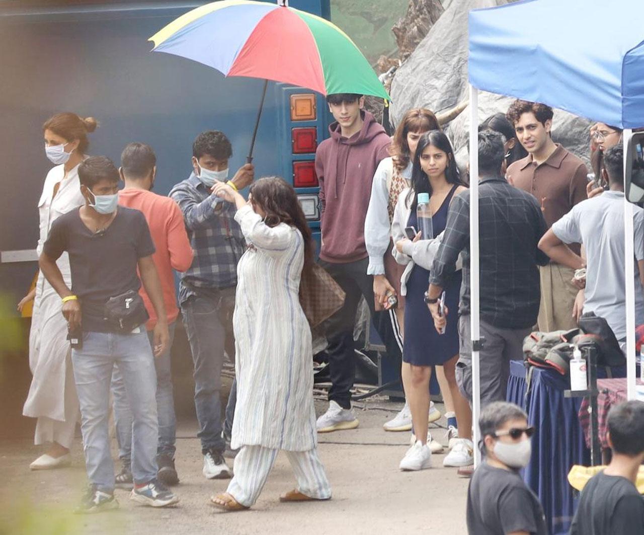 As seen in the photos, Khushi's look resembles that of Betty from 'Archie Comics', while Suhana seems to be playing Veronica. Agastya's elder sister Navya Nanda was also spotted in the pictures from the set. 