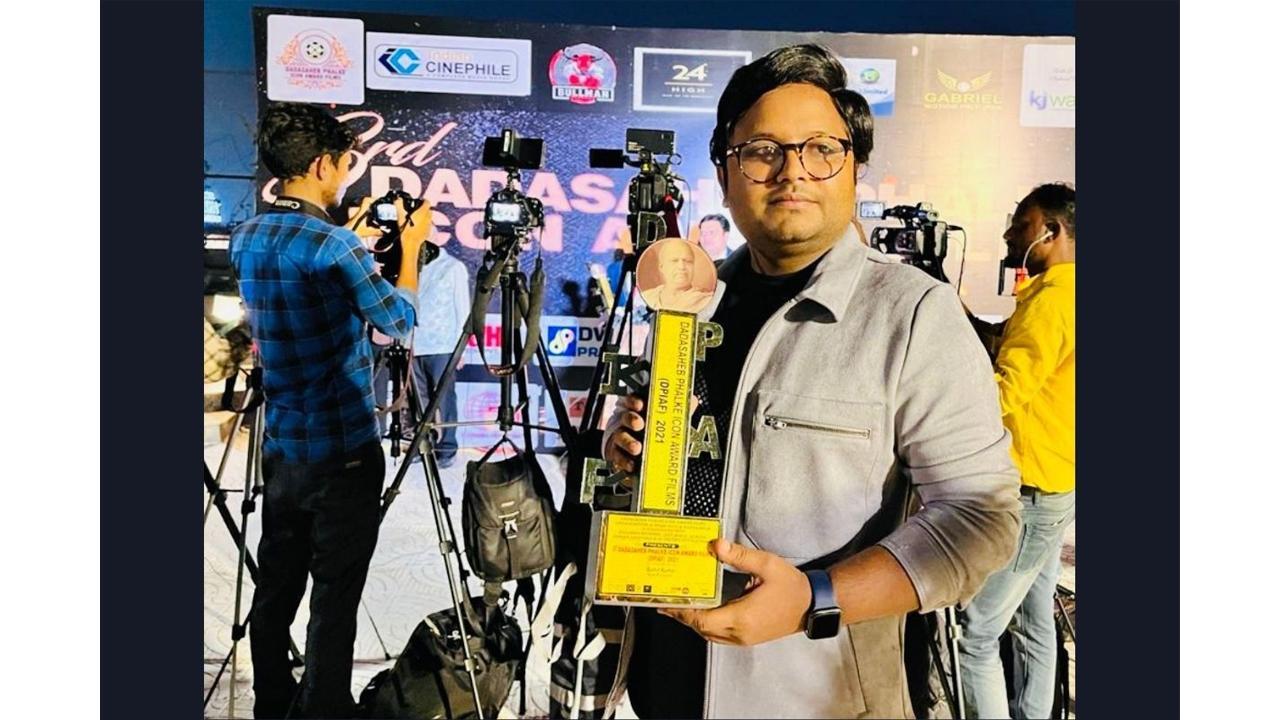 Producer Sumit Kumar honored with Netaji Subhash Chandra Bose Nobel Peace Award 2022 for Best Producer