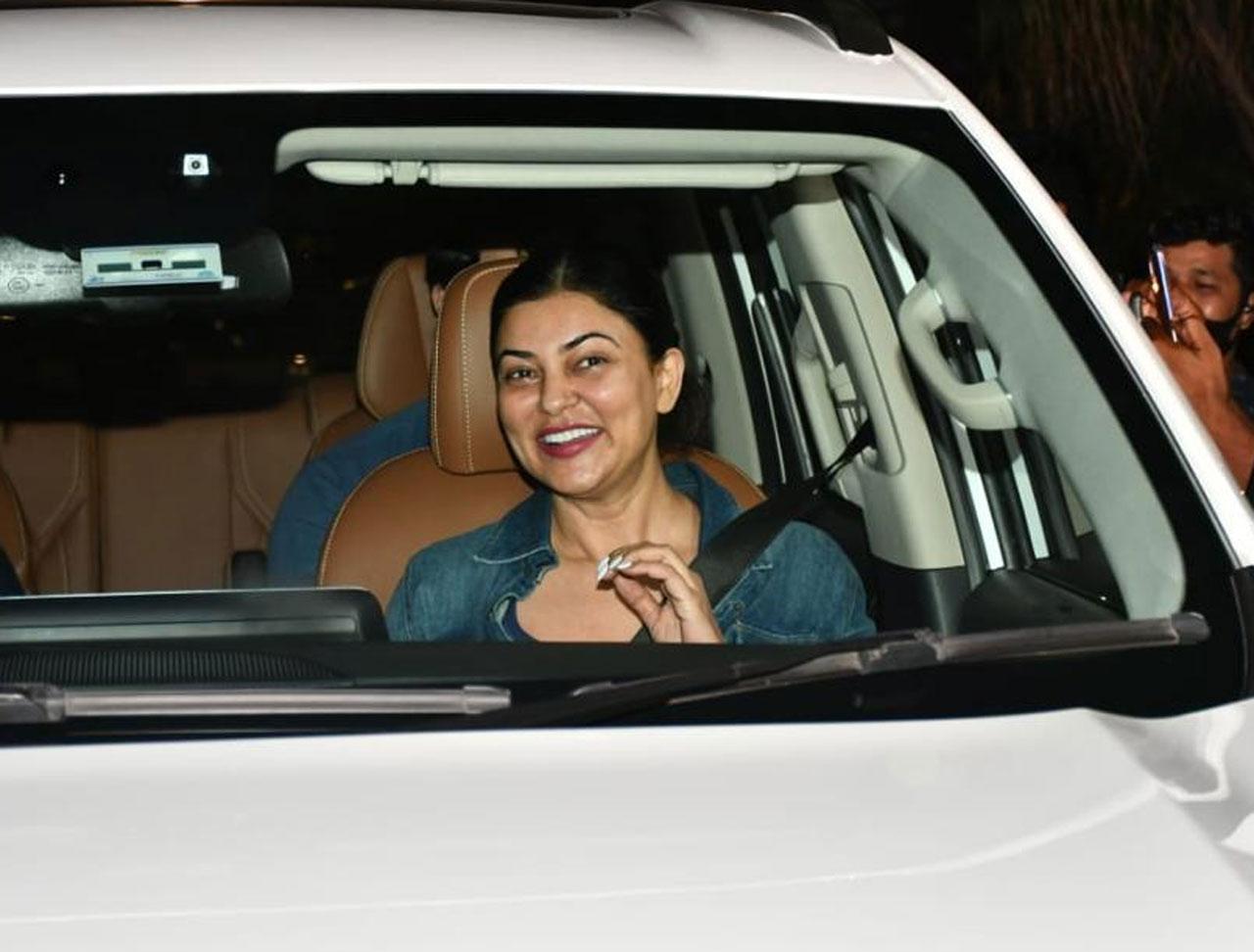 Is it possible to remain friends with your ex-partner? After looking at Sushmita Sen and her former boyfriend Rohman Shawl's bond, it seems like staying on cordial terms with your ex is not a tough task. On Monday night, Sushmita and her younger daughter Alisah stepped out for a dinner with Rohman in Mumbai.