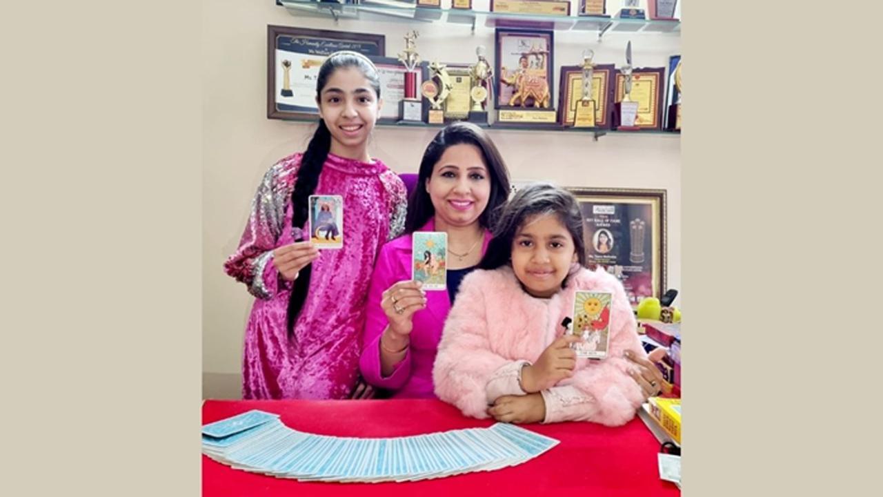 Young & Vibrant Eknoor Malhotra & Eireen Malhotra amaze the world with their Tarot Card Predictions