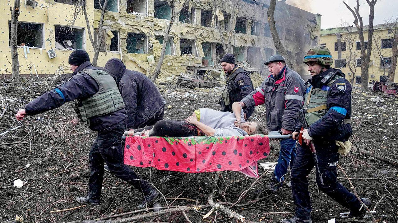 Ukraine hospital attack kills three, wounds 17