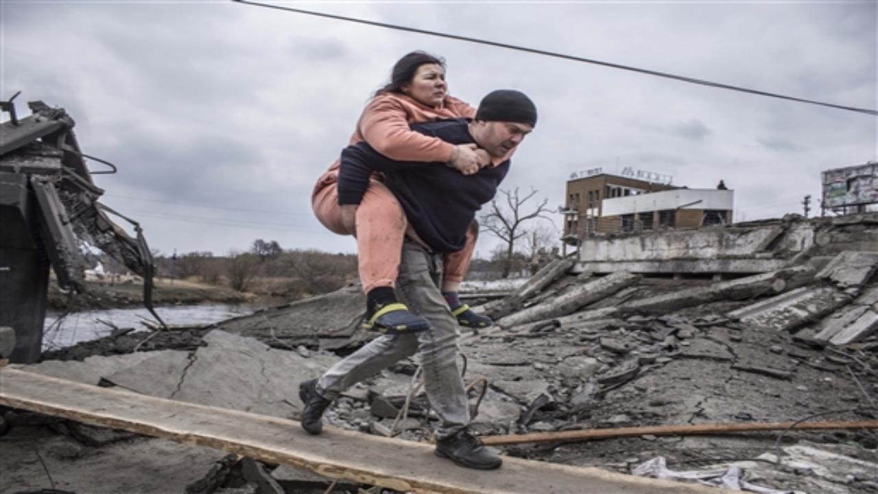 Russia to hold fire in Ukraine, to open humanitarian corridors for citizens to escape