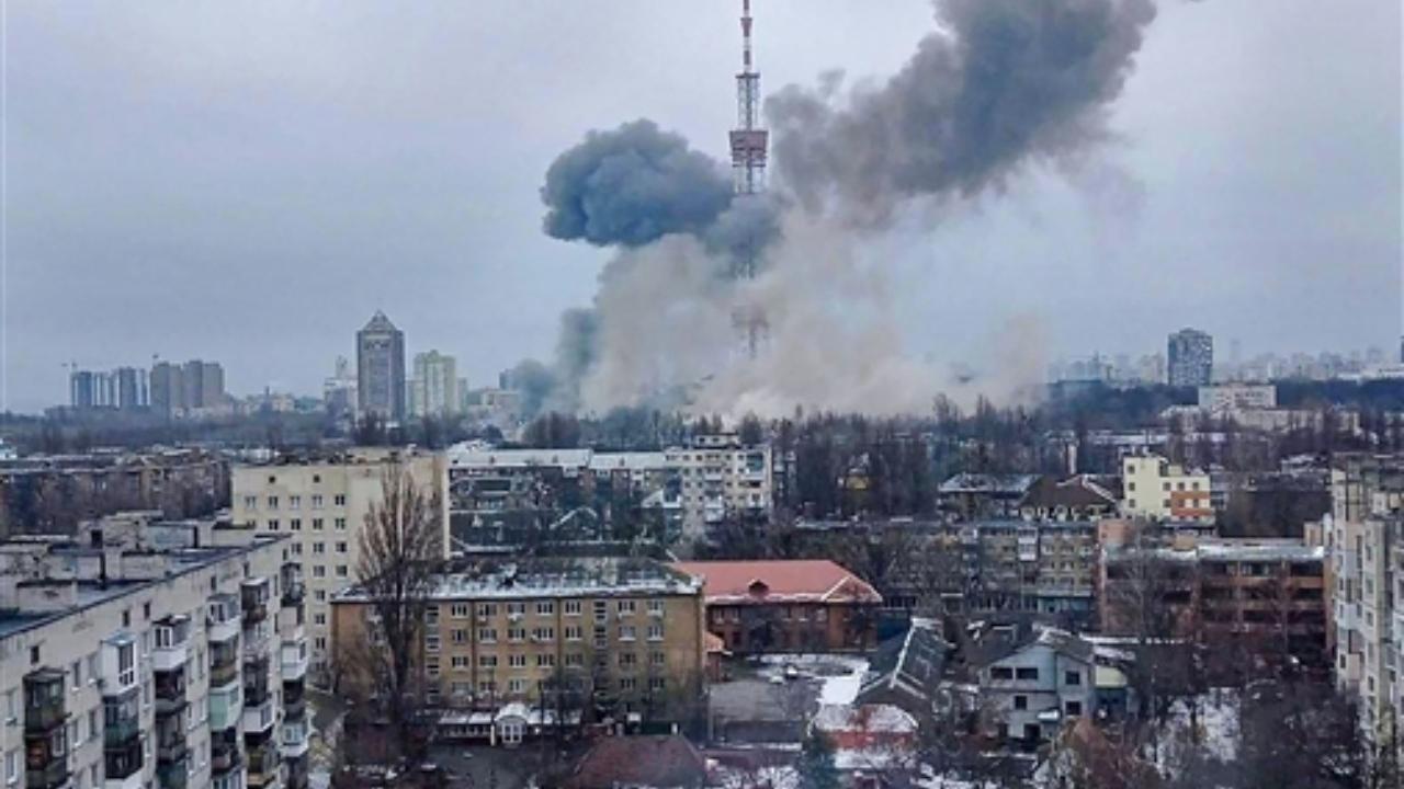 Painful to see Kyiv burning, says defence engineer from Nagpur as he flees Ukraine with wife, son