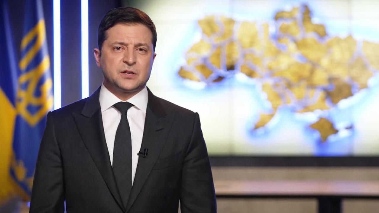 Zelenskyy signs Ukraine's European Union membership application