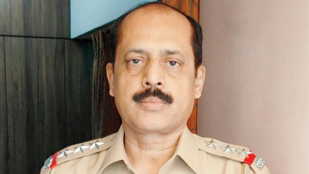 Dismissed cop Sachin Waze withdraws plea in Bombay High Court against judicial panel orders