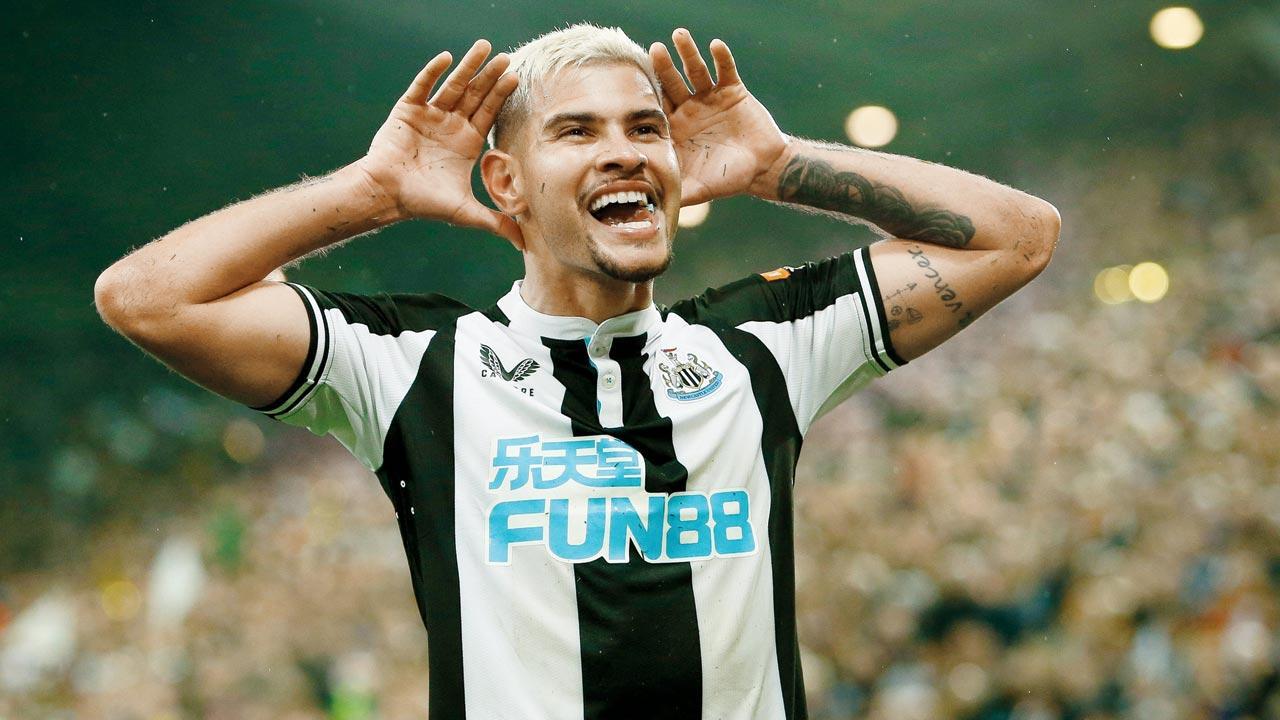 Newcastle stun Arsenal 2-0