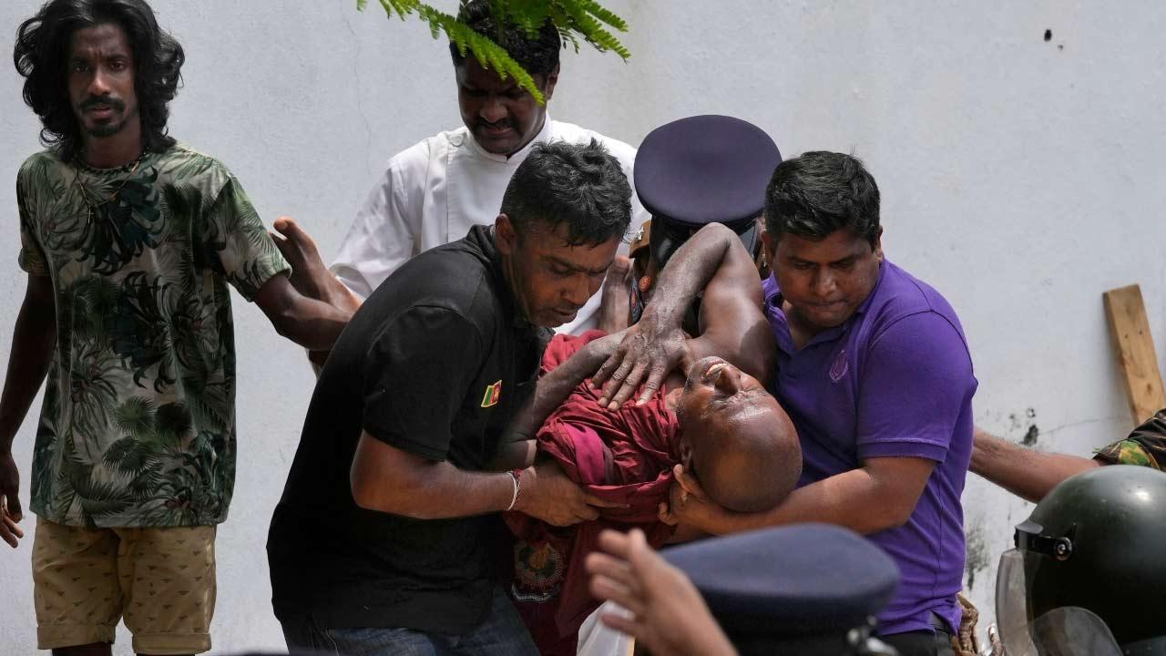8 dead, 200 injured in Sri Lanka violence; houses of politicians torched