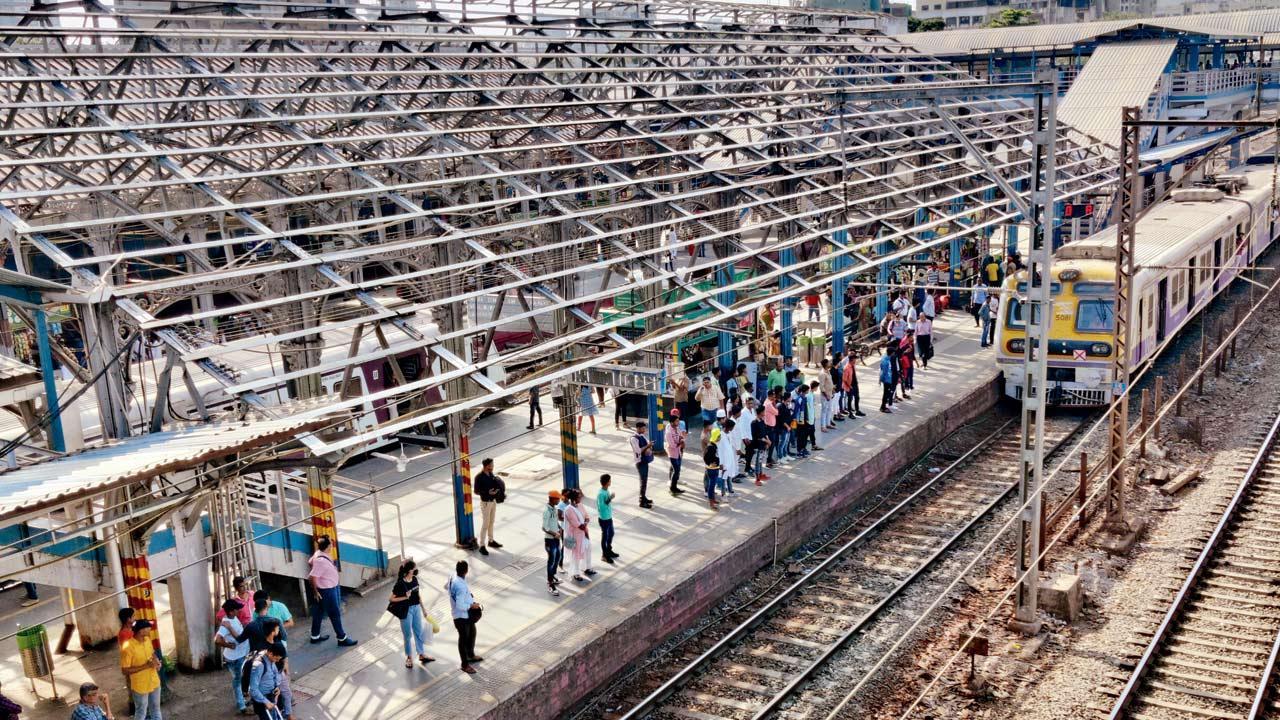 Mumbai: Western Railway removes roof at Bandra station for restoration project
