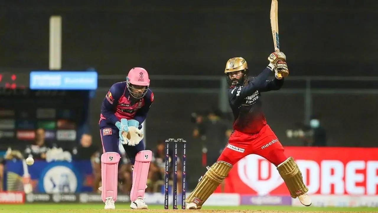 RCB's Dinesh Karthik reprimanded for breaching IPL's Code of Conduct