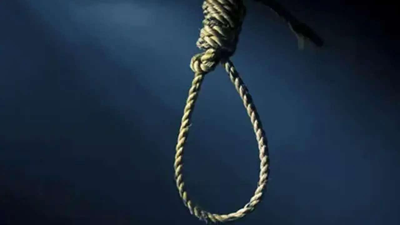 12-year-old boy from Kandivli tries to hang self after being denied phone