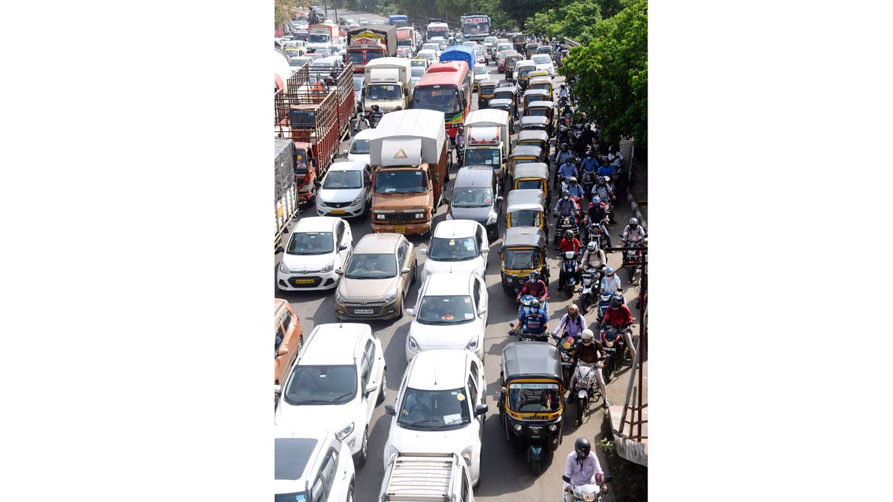 Rs 473.03 crore on Eastern Express Highway. File pic/Sameer Markande