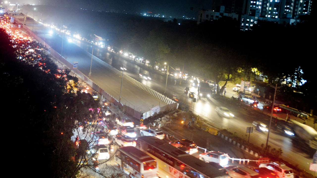 A choked Eastern Express Highway on Thursday. Pic/Sayyed Sameer Abedi