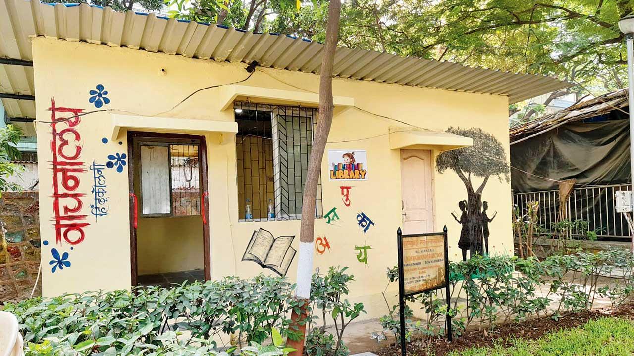 Mumbai: Another garden library, now at Dadar